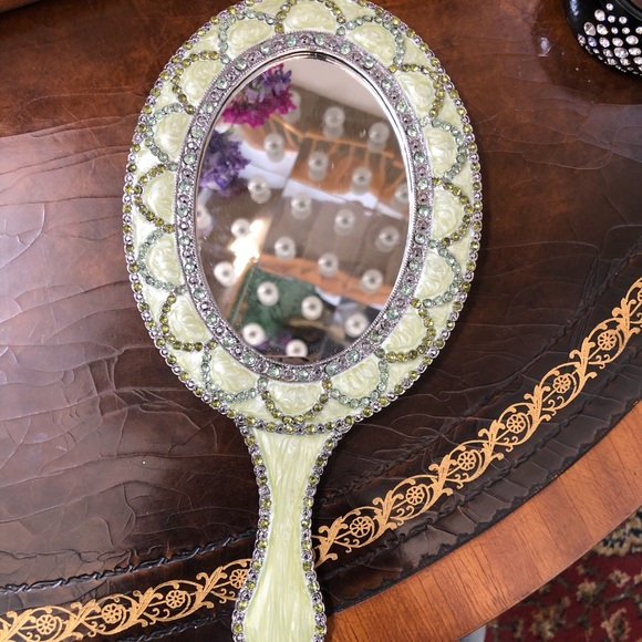 Gorgeous Enamel and Crystal Handy Makeup Mirror - Picture 3 of 8